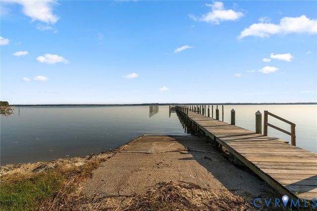 480 Rockingham Rd, Dunnsville, VA 22454