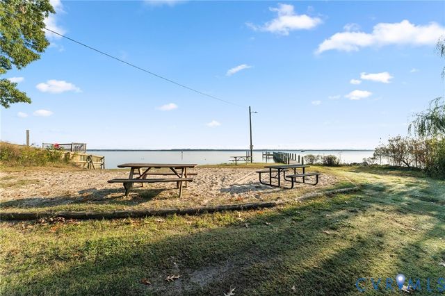 480 Rockingham Rd, Dunnsville, VA 22454