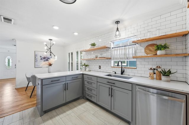 3816 Calmont Avenue, Fort Worth, TX 76107