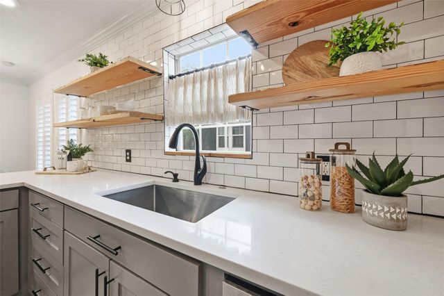 3816 Calmont Avenue, Fort Worth, TX 76107