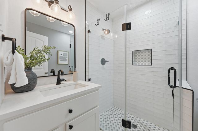 3816 Calmont Avenue, Fort Worth, TX 76107