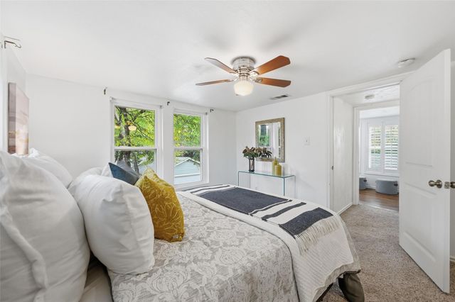 3816 Calmont Avenue, Fort Worth, TX 76107