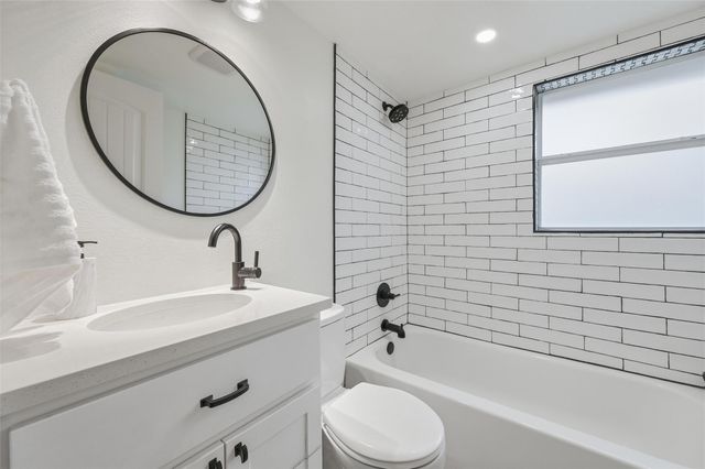 3816 Calmont Avenue, Fort Worth, TX 76107