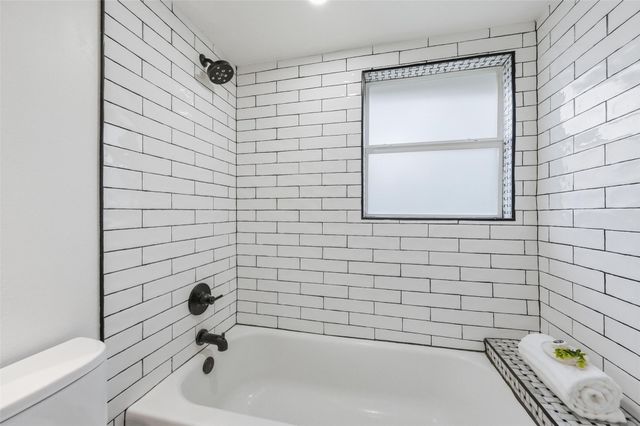 3816 Calmont Avenue, Fort Worth, TX 76107