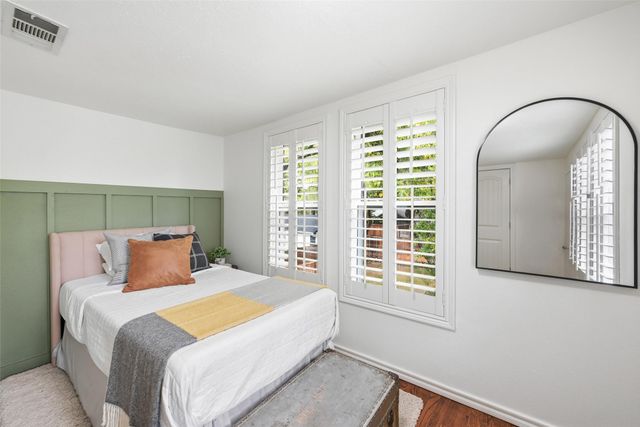 3816 Calmont Avenue, Fort Worth, TX 76107