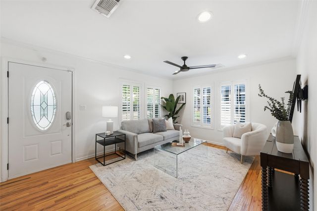 3816 Calmont Avenue, Fort Worth, TX 76107