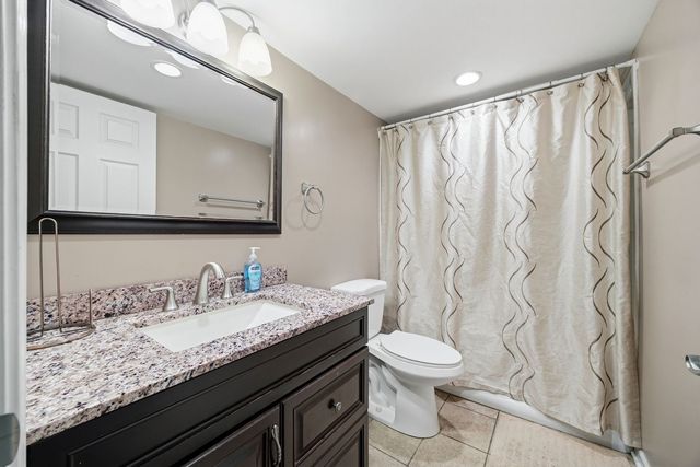 9636 S TROY Avenue, Evergreen Park, IL 60805