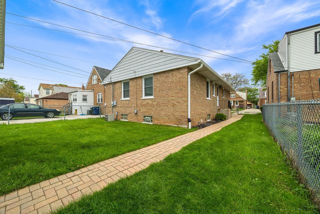 9636 S TROY Avenue, Evergreen Park, IL 60805