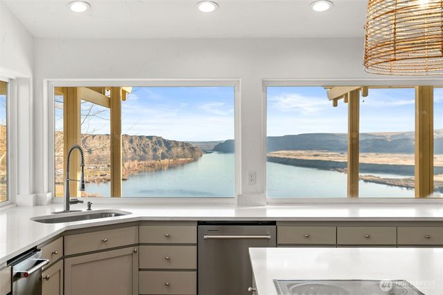 23821 Rd 9.7 NW, Quincy, WA 98848