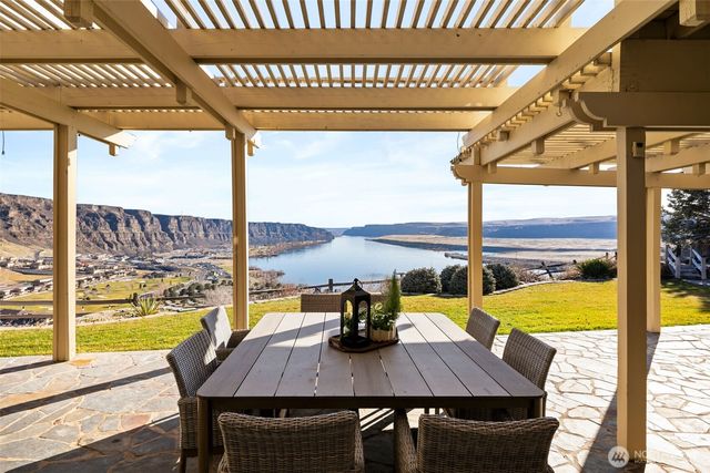 23821 Rd 9.7 NW, Quincy, WA 98848