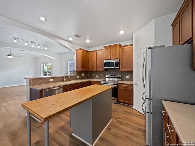 8102 Grissom, San Antonio, TX 78251