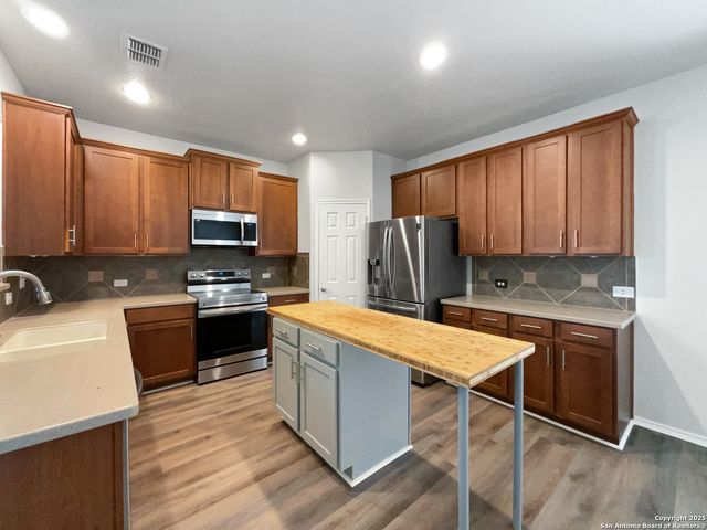 8102 Grissom, San Antonio, TX 78251