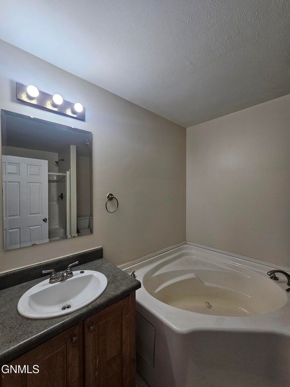 2600 University Avenue, Williston, ND 58801 photo 12