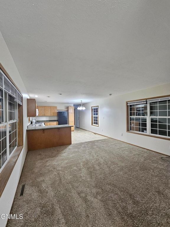 2600 University Avenue, Williston, ND 58801 photo 4