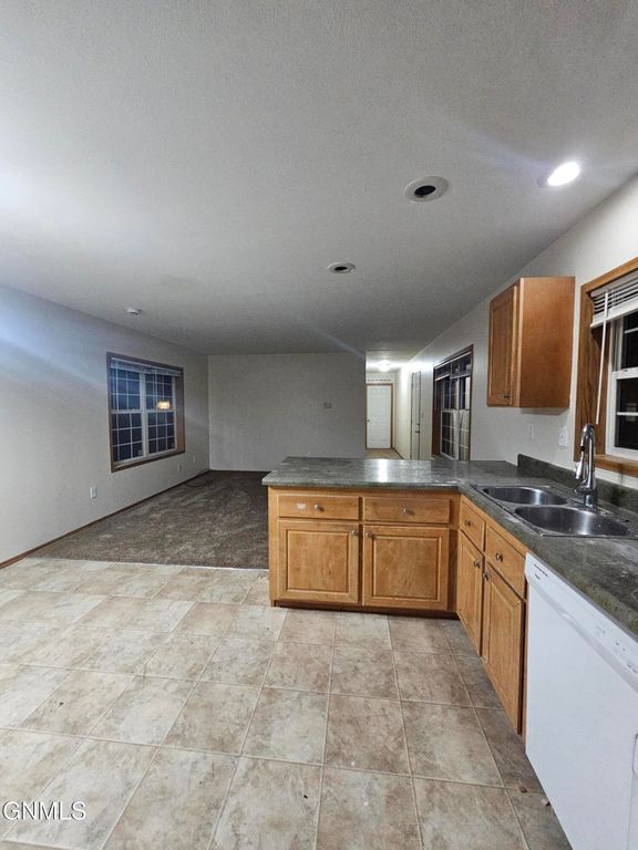 2600 University Avenue, Williston, ND 58801 photo 7