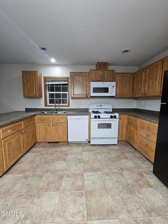 2600 University Avenue, Williston, ND 58801 photo 9