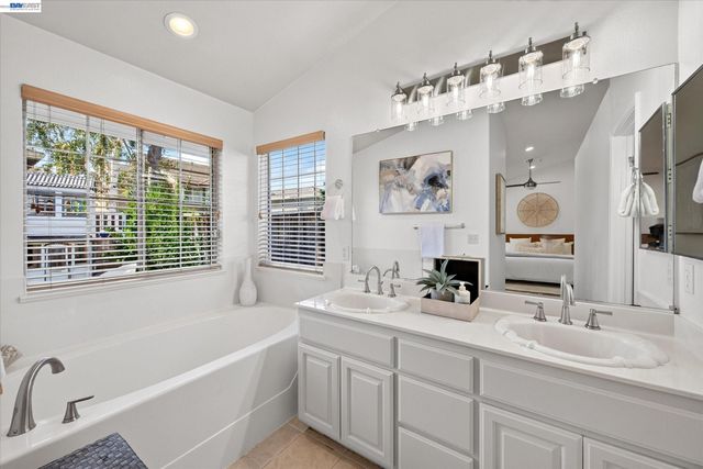 1128 Riviera Ct, Livermore, CA 94551