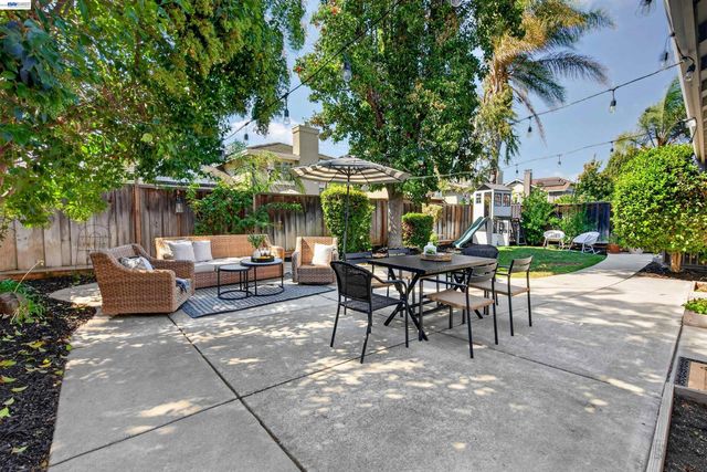 1128 Riviera Ct, Livermore, CA 94551