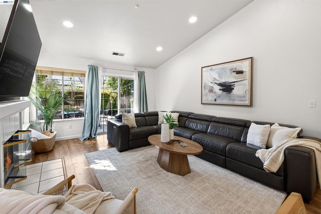 1128 Riviera Ct, Livermore, CA 94551