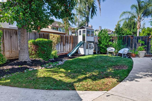 1128 Riviera Ct, Livermore, CA 94551