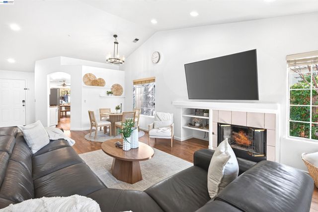 1128 Riviera Ct, Livermore, CA 94551
