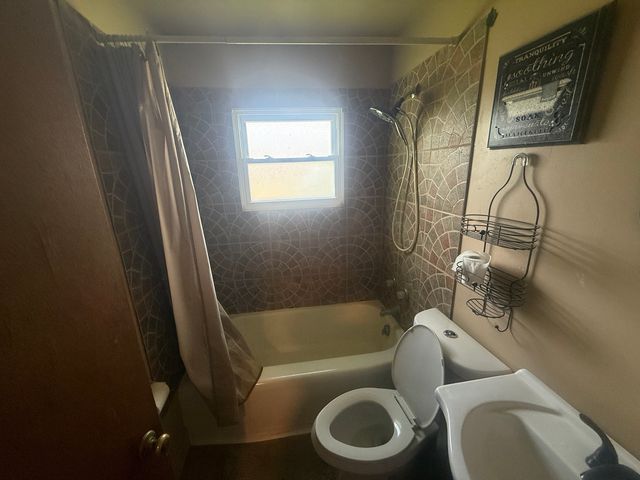 820 Cedar Avenue, Waukegan, IL 60085