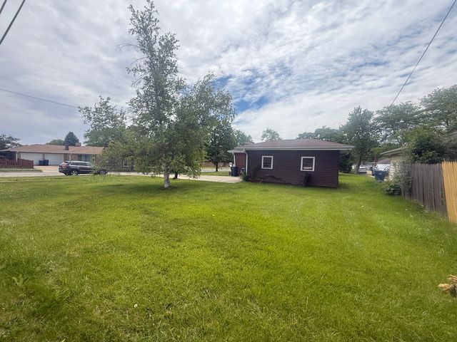 820 Cedar Avenue, Waukegan, IL 60085