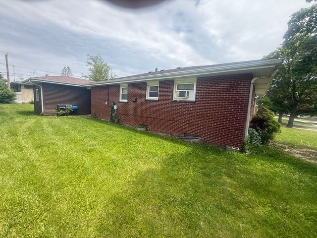 820 Cedar Avenue, Waukegan, IL 60085