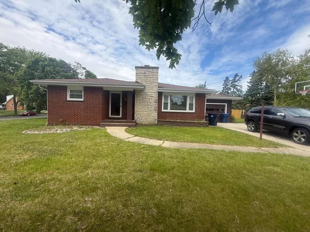 820 Cedar Avenue, Waukegan, IL 60085