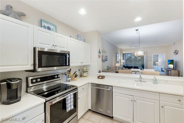 8267 Parkstone PL 302, Naples, FL 34120