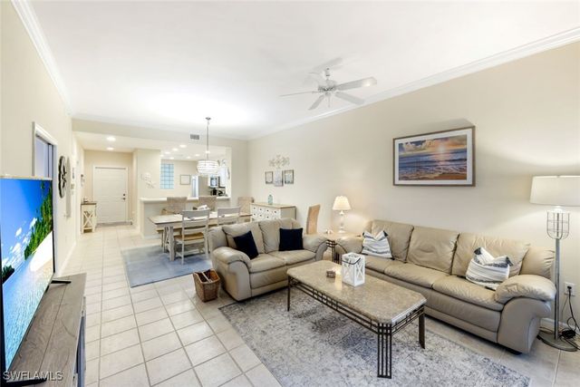 8267 Parkstone PL 302, Naples, FL 34120