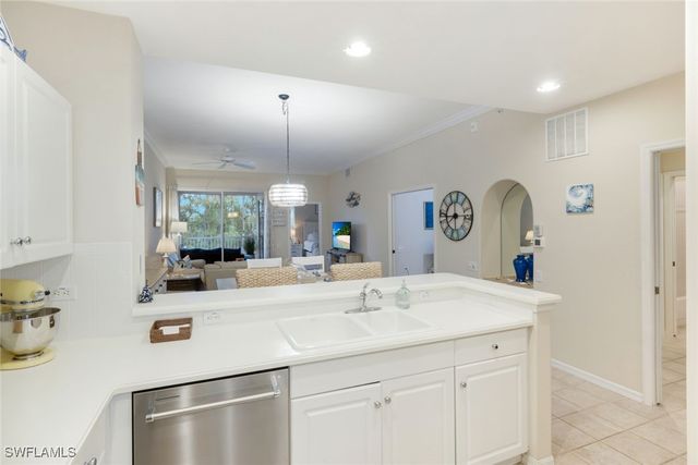 8267 Parkstone PL 302, Naples, FL 34120