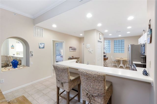 8267 Parkstone PL 302, Naples, FL 34120