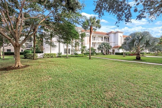 8267 Parkstone PL 302, Naples, FL 34120