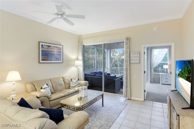 8267 Parkstone PL 302, Naples, FL 34120