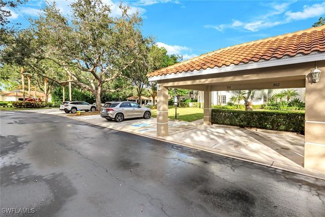8267 Parkstone PL 302, Naples, FL 34120