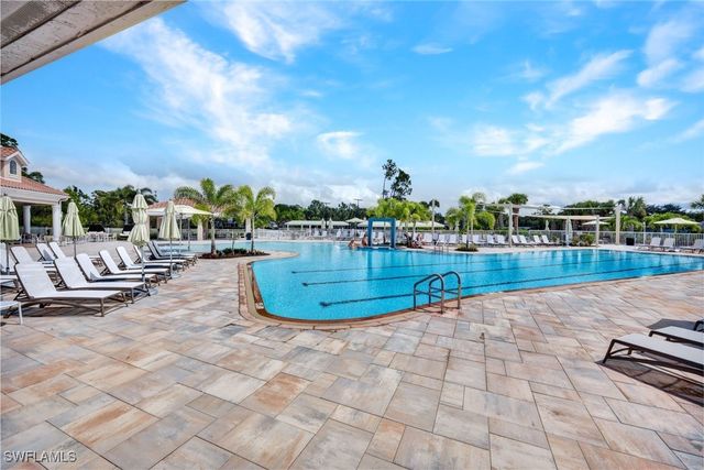8267 Parkstone PL 302, Naples, FL 34120