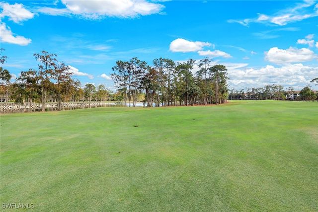 8267 Parkstone PL 302, Naples, FL 34120