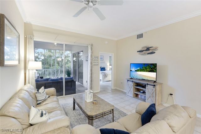 8267 Parkstone PL 302, Naples, FL 34120
