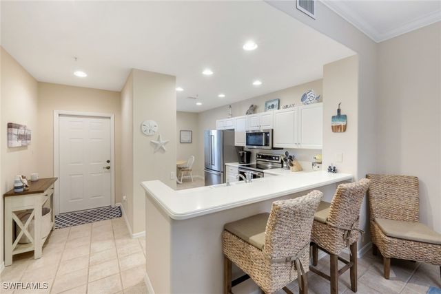 8267 Parkstone PL 302, Naples, FL 34120