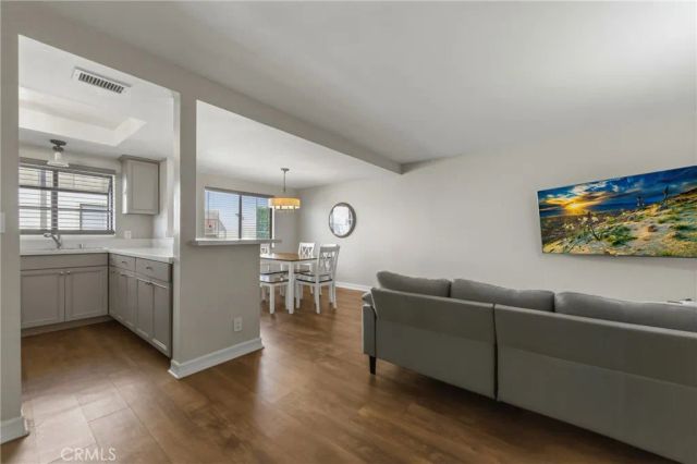 14715 Saticoy Street 14, Van Nuys, CA 91405