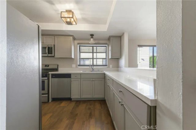 14715 Saticoy Street 14, Van Nuys, CA 91405