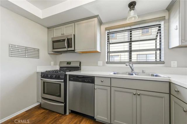 14715 Saticoy Street 14, Van Nuys, CA 91405