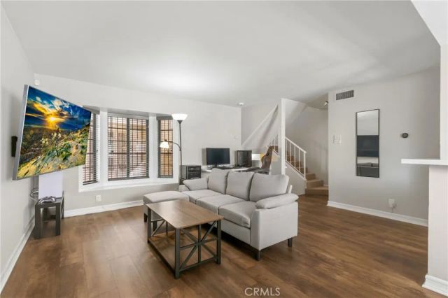 14715 Saticoy Street 14, Van Nuys, CA 91405