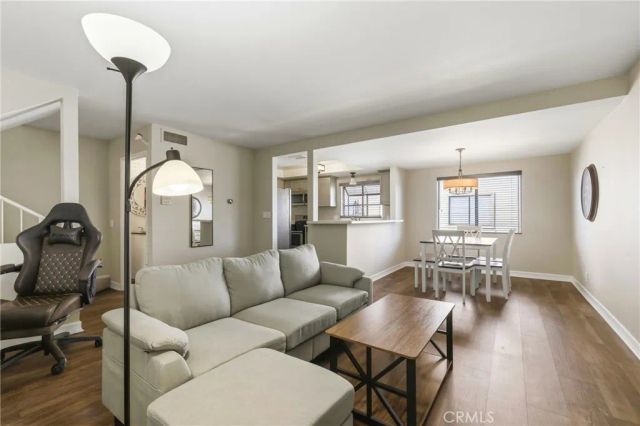 14715 Saticoy Street 14, Van Nuys, CA 91405