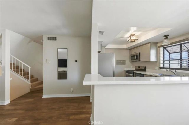 14715 Saticoy Street 14, Van Nuys, CA 91405