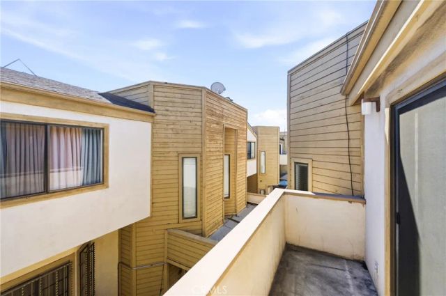 14715 Saticoy Street 14, Van Nuys, CA 91405