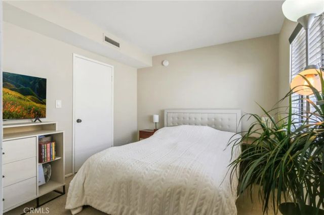 14715 Saticoy Street 14, Van Nuys, CA 91405