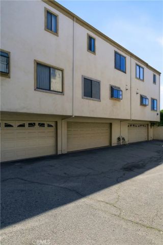 14715 Saticoy Street 14, Van Nuys, CA 91405