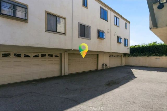 14715 Saticoy Street 14, Van Nuys, CA 91405